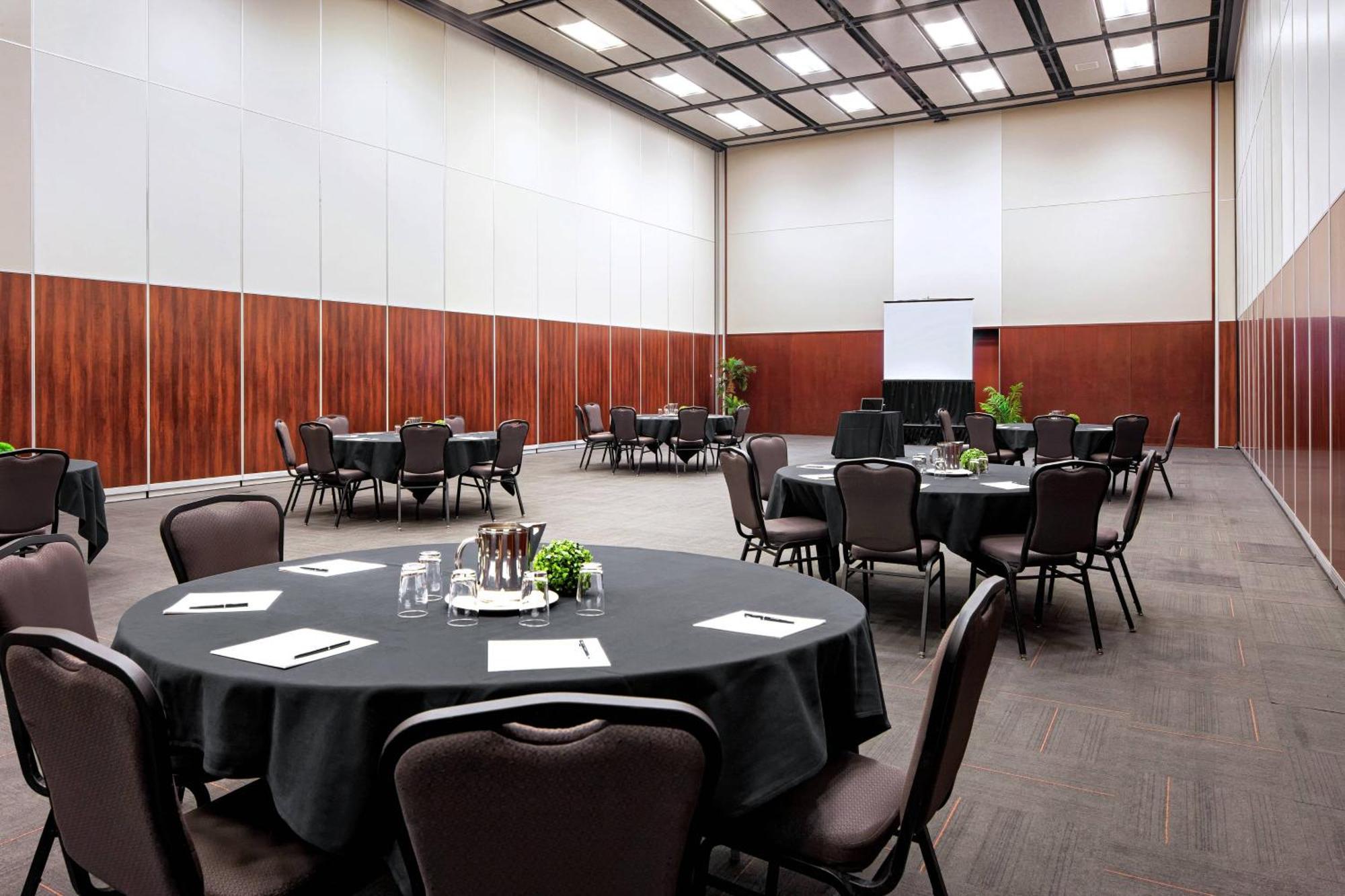 Four Points by Sheraton Lévis Convention Centre Esterno foto