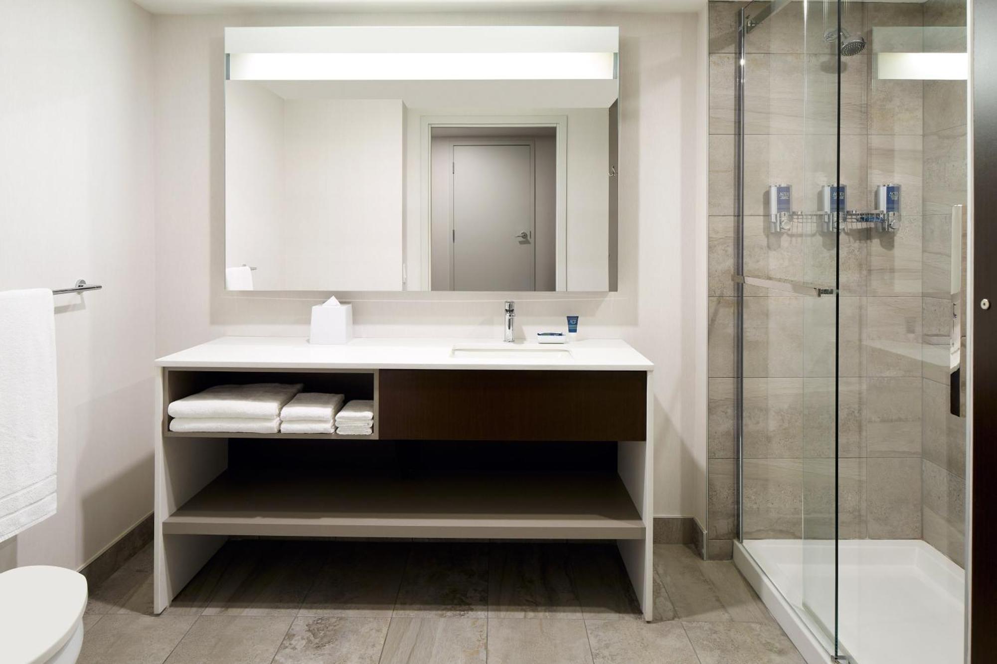 Four Points by Sheraton Lévis Convention Centre Esterno foto