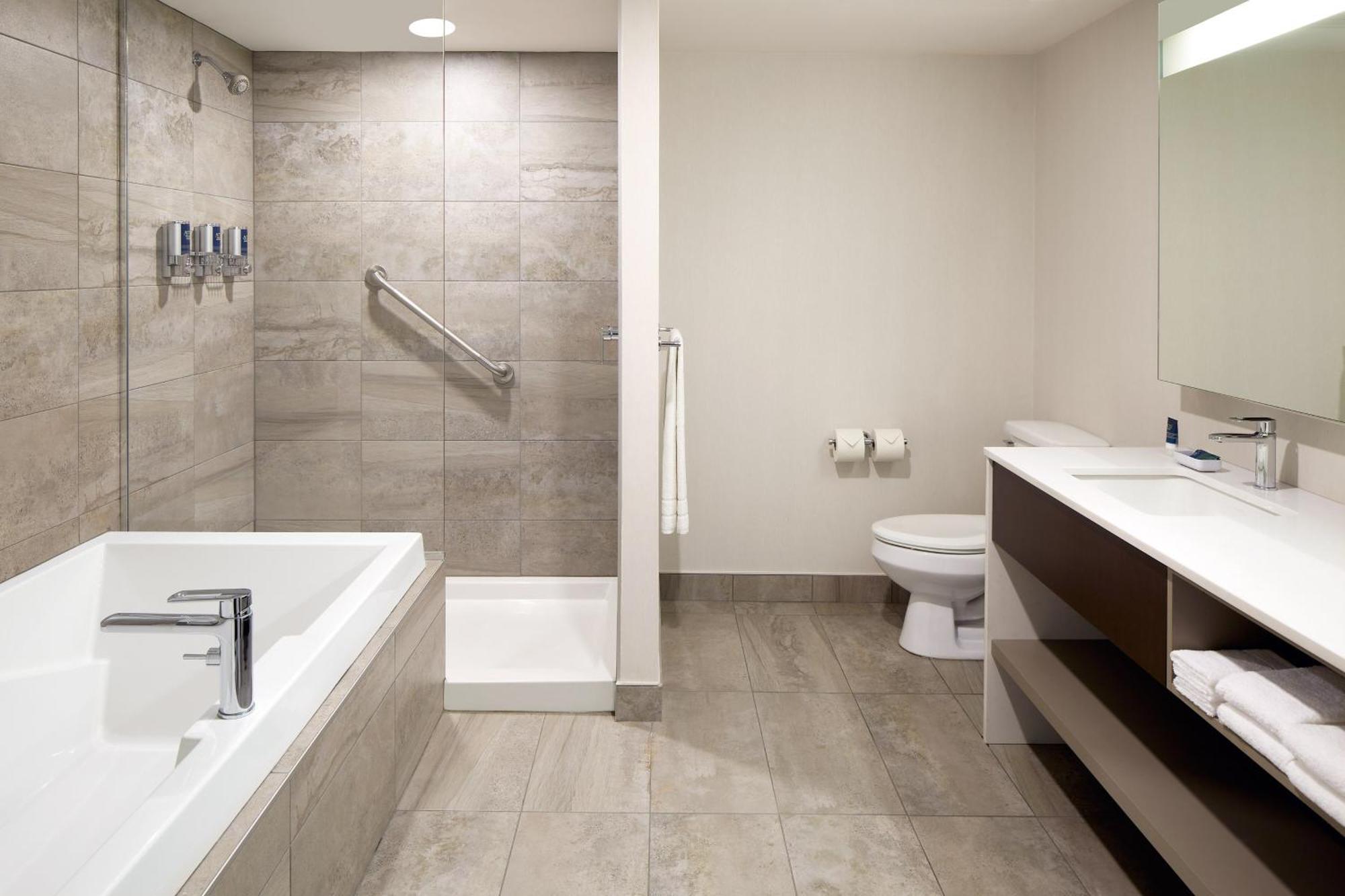 Four Points by Sheraton Lévis Convention Centre Esterno foto